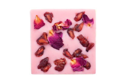 Chommelier Rose, Ciocolată roz cu rodie și fulgi de căpșuni, Laurence Chocolate - imagine 3